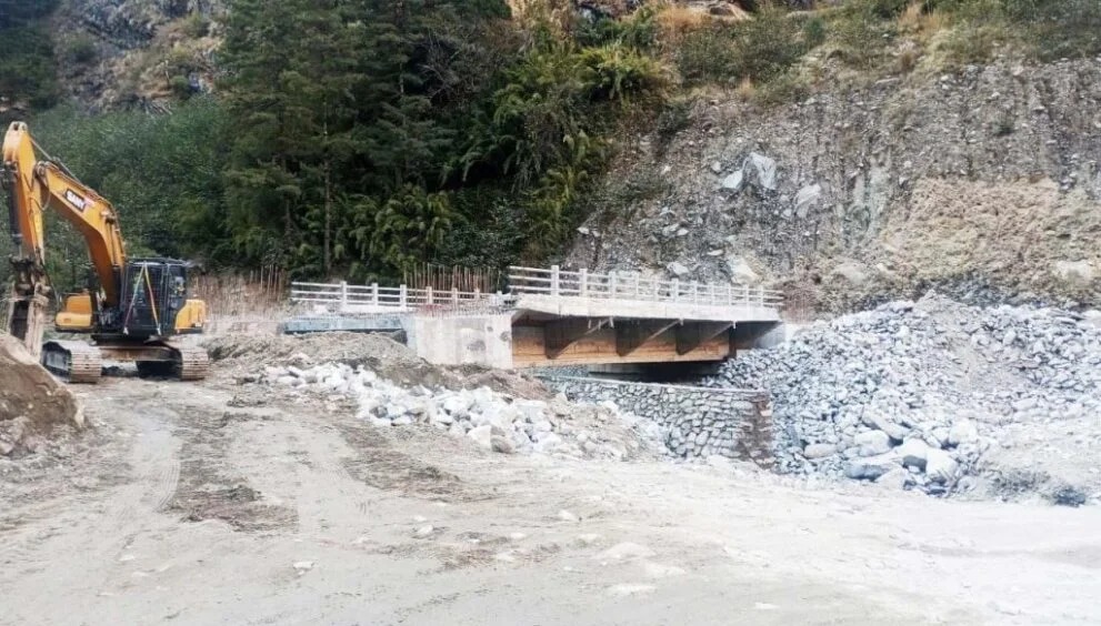 कर्णालीका दर्जनौं पुल र सडक स्तरोन्नतीका आयोेजना अ...